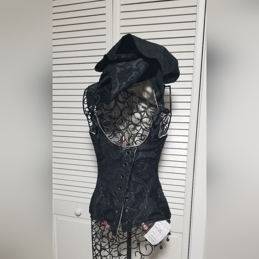 Sold!Damsel in this Dress Black Medallion 2021 Hooded Vixen corset DiTD 25inches